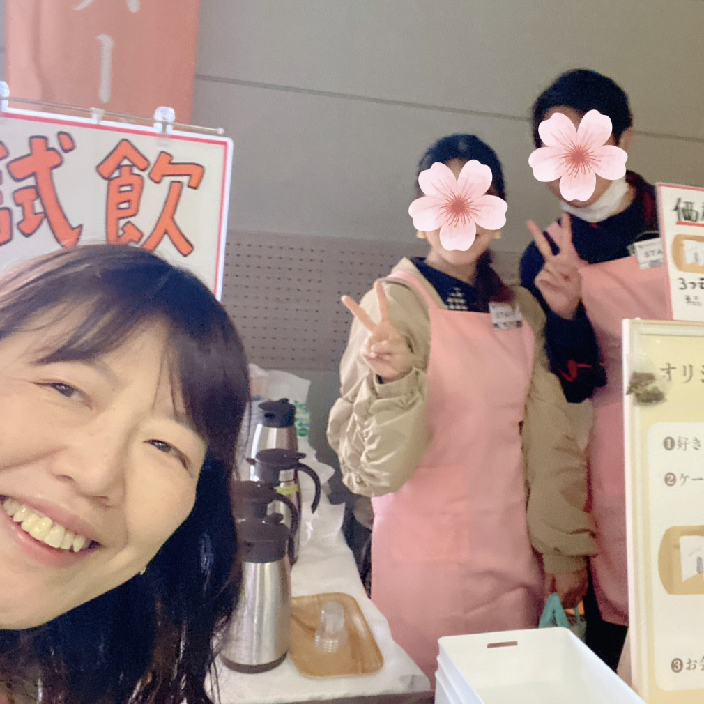 スタッフ3人での出店の様子