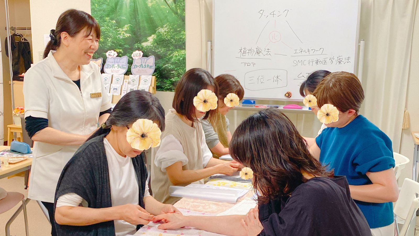 SMCアロマハンドケアマスターコースのレッスン風景