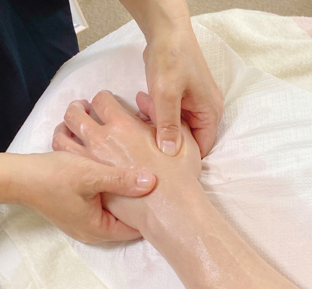 ハンドケア練習の手元