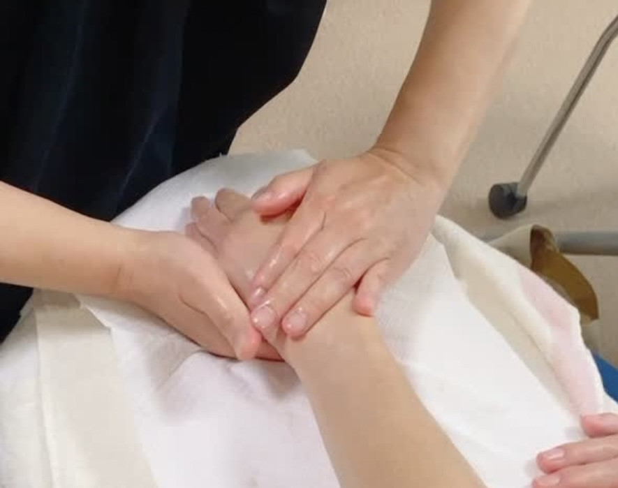 ハンドケア練習の手元