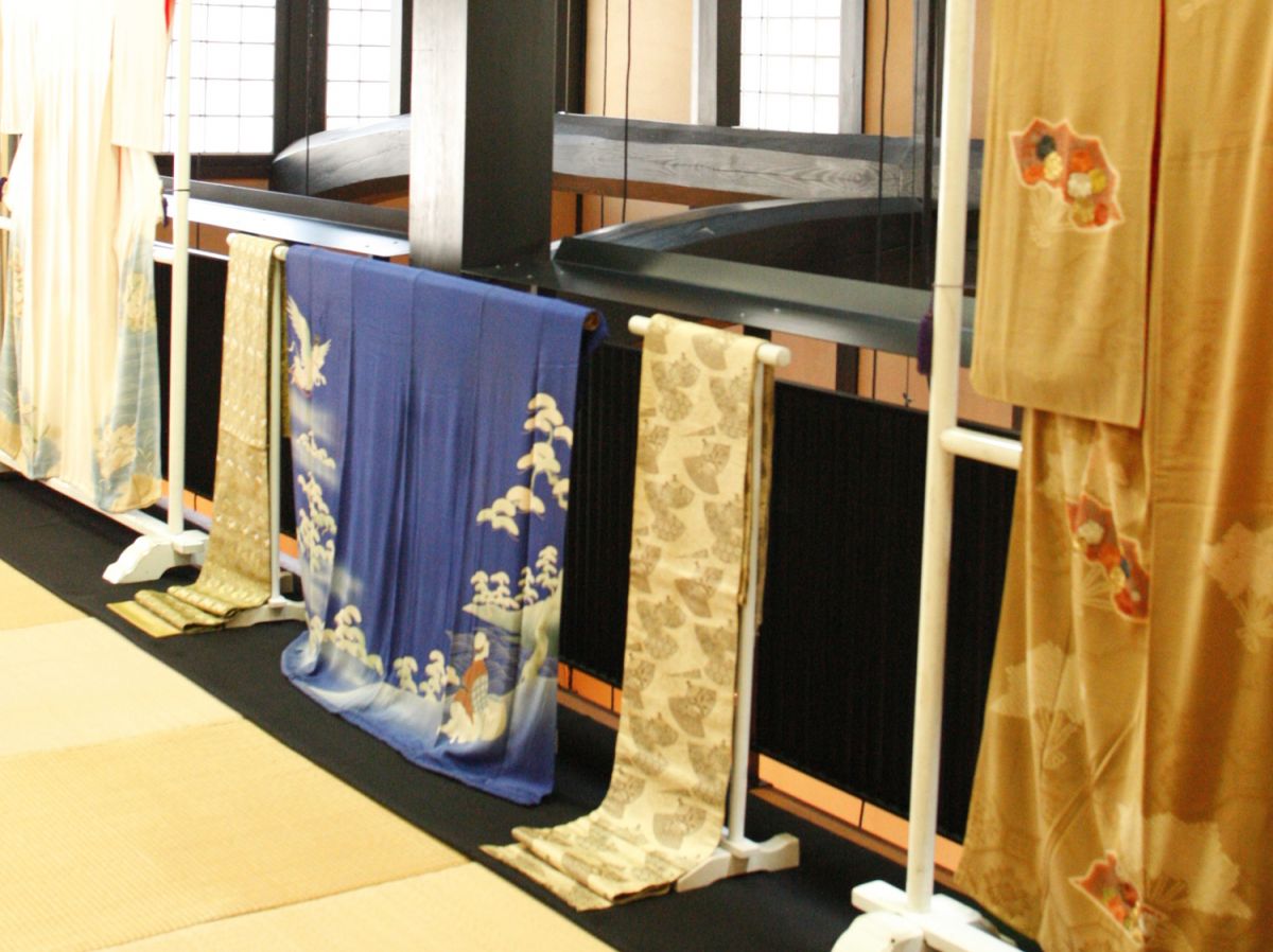 江戸後期～昭和にかけての時代衣装を展示。