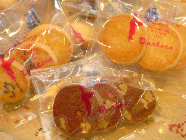ミニヨンサブレ チョコレートクッキー アーモンドクッキー 春日部市のケーキ屋さん 洋菓子の店 ダルトワ