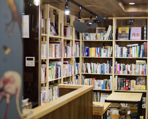 ［　あたらしい取扱店のおしらせ　］alma books and coffee（東京・鵜の木）