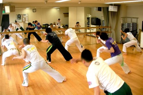 習い事は大阪の【CCJ.CAPOEIRA OSAKA】へ！ダンスの要素を含むカポエイラを学ぼう