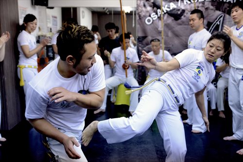 神戸で習い事をお探しなら Ccj Capoeira Osaka へ ダンスの要素がありエクササイズとしても人気 カポエイラが女性に支持されるのはなぜ 神戸で習い事なら