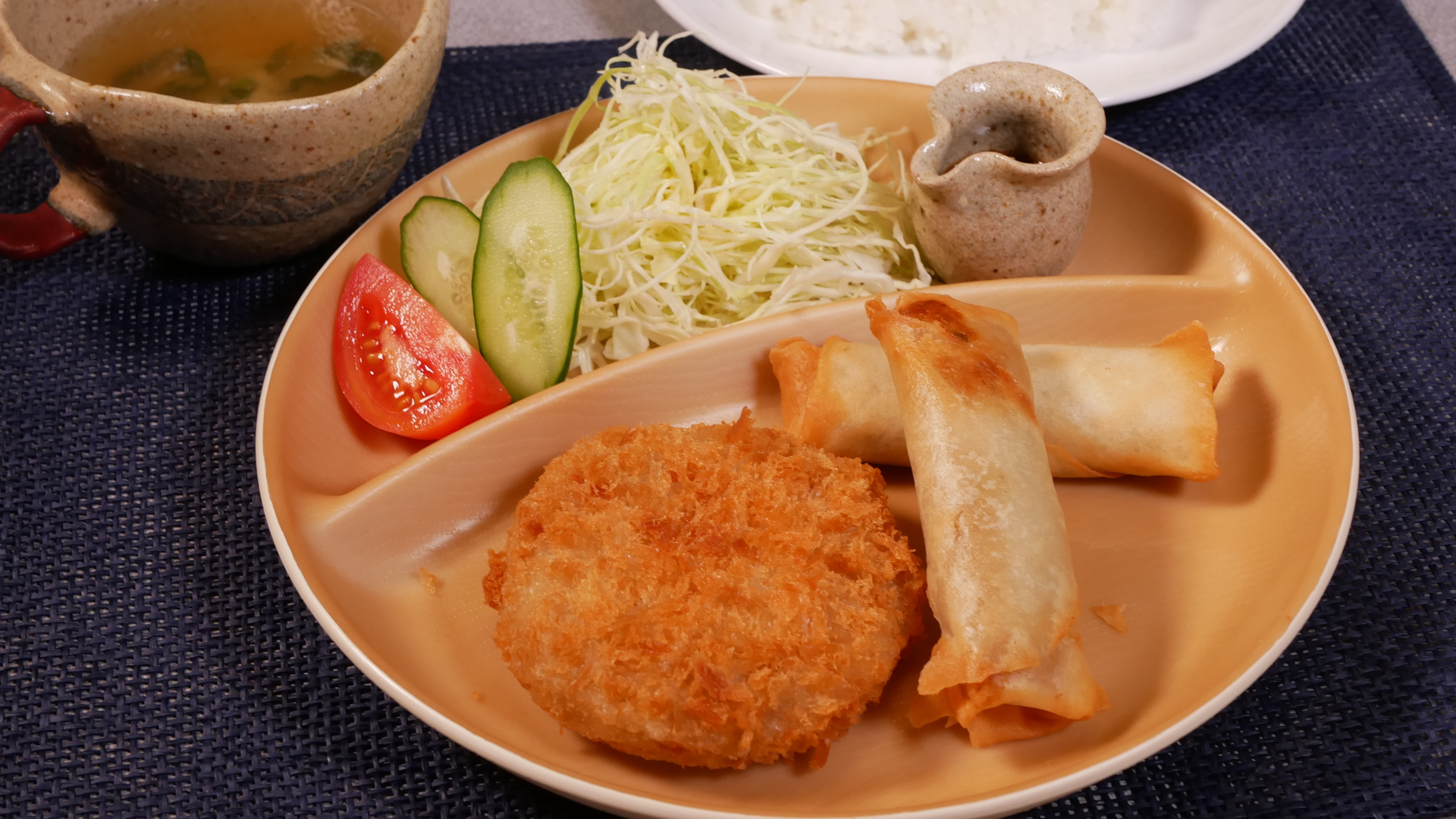 平牧三元豚メンチカツと春巻定食　￥1164 税込￥1280