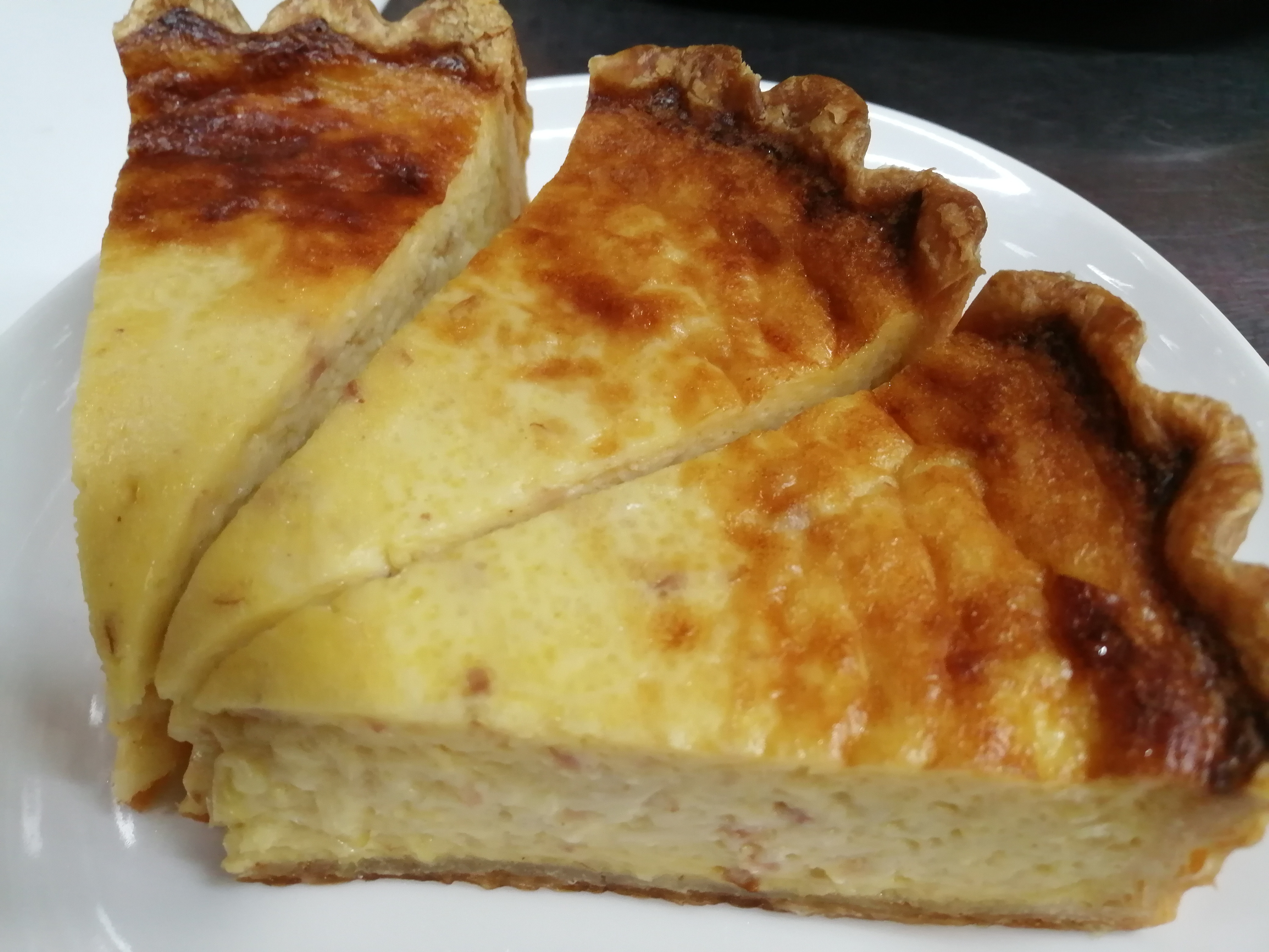 マイヨのキッシュ　（ご注文は2つから）