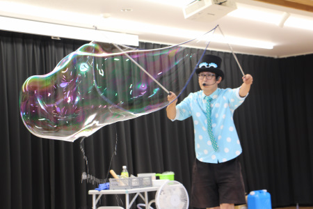 【熊本】熊本県八代市内某保育園でしゃぼん玉ショー〈写真〉