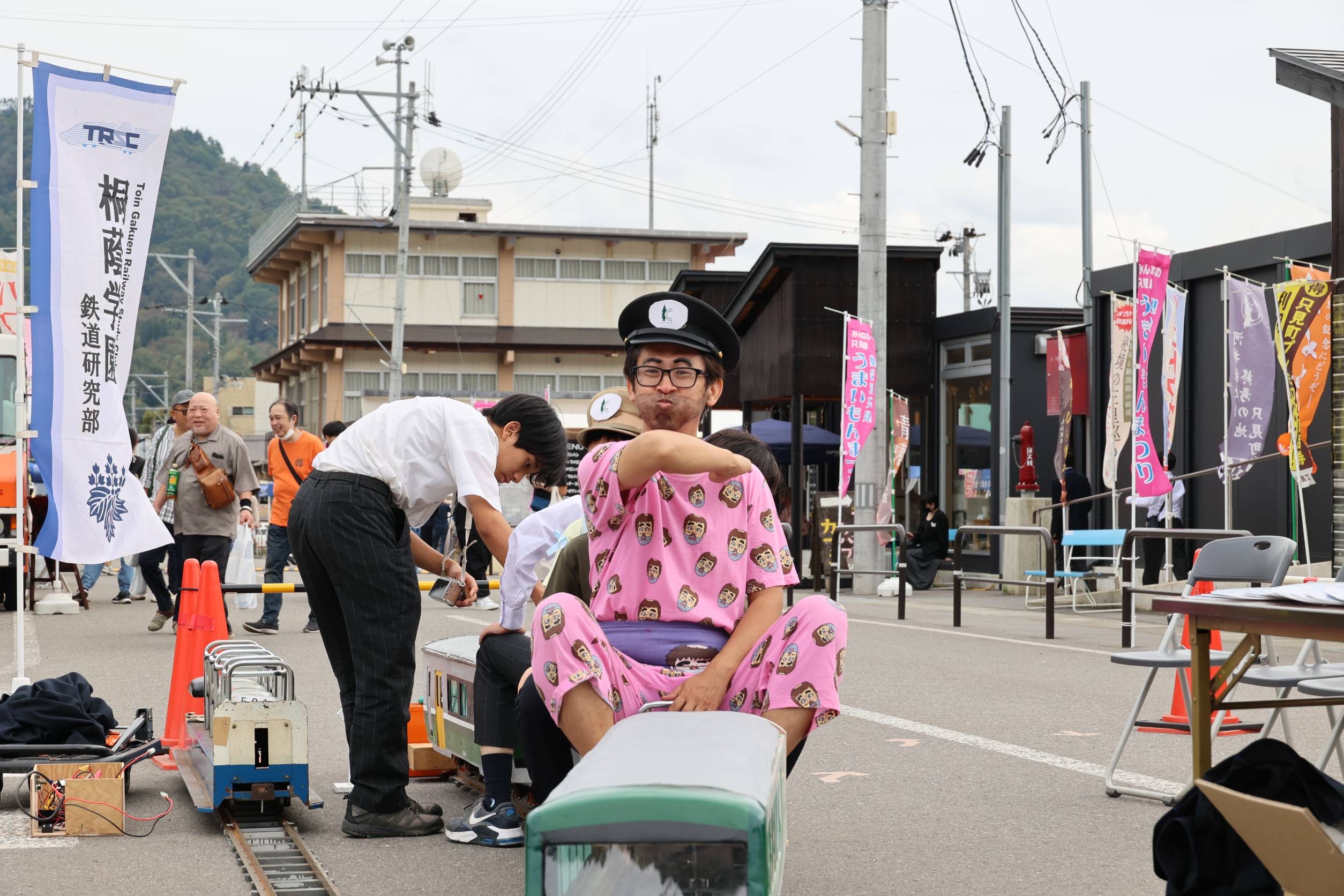 【福島県】只見町「水の郷うまいもんまつり」にてお笑いマジックショー〈写真〉