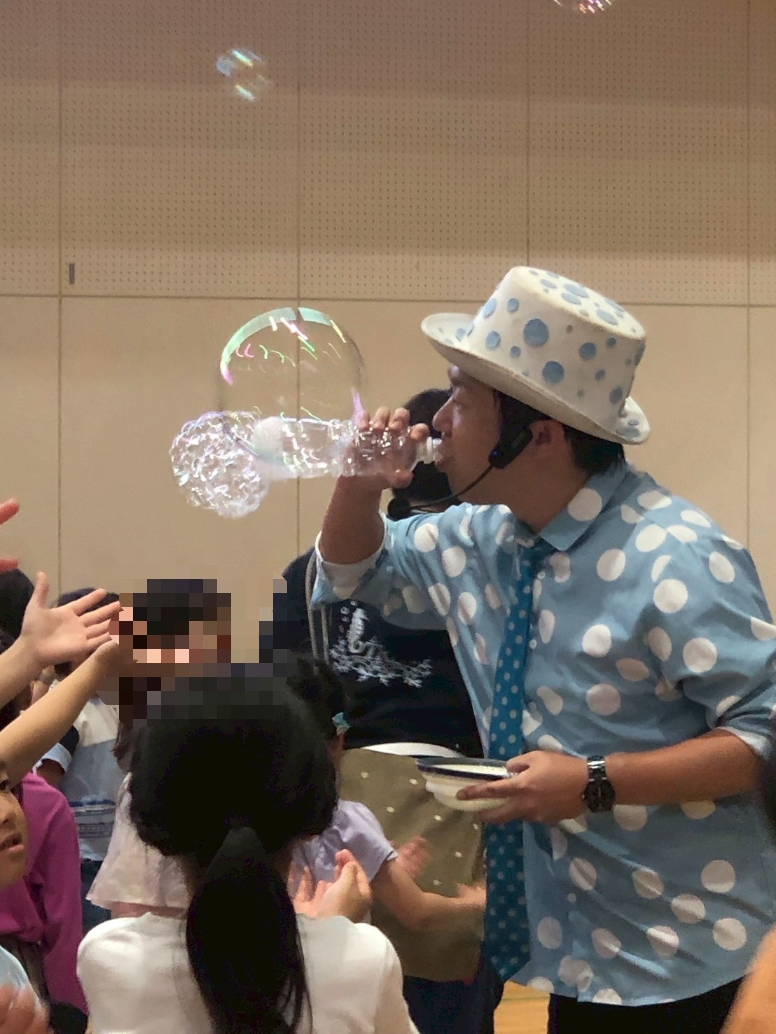【東京】都内某小学校にてシャボン玉ショー〈写真〉