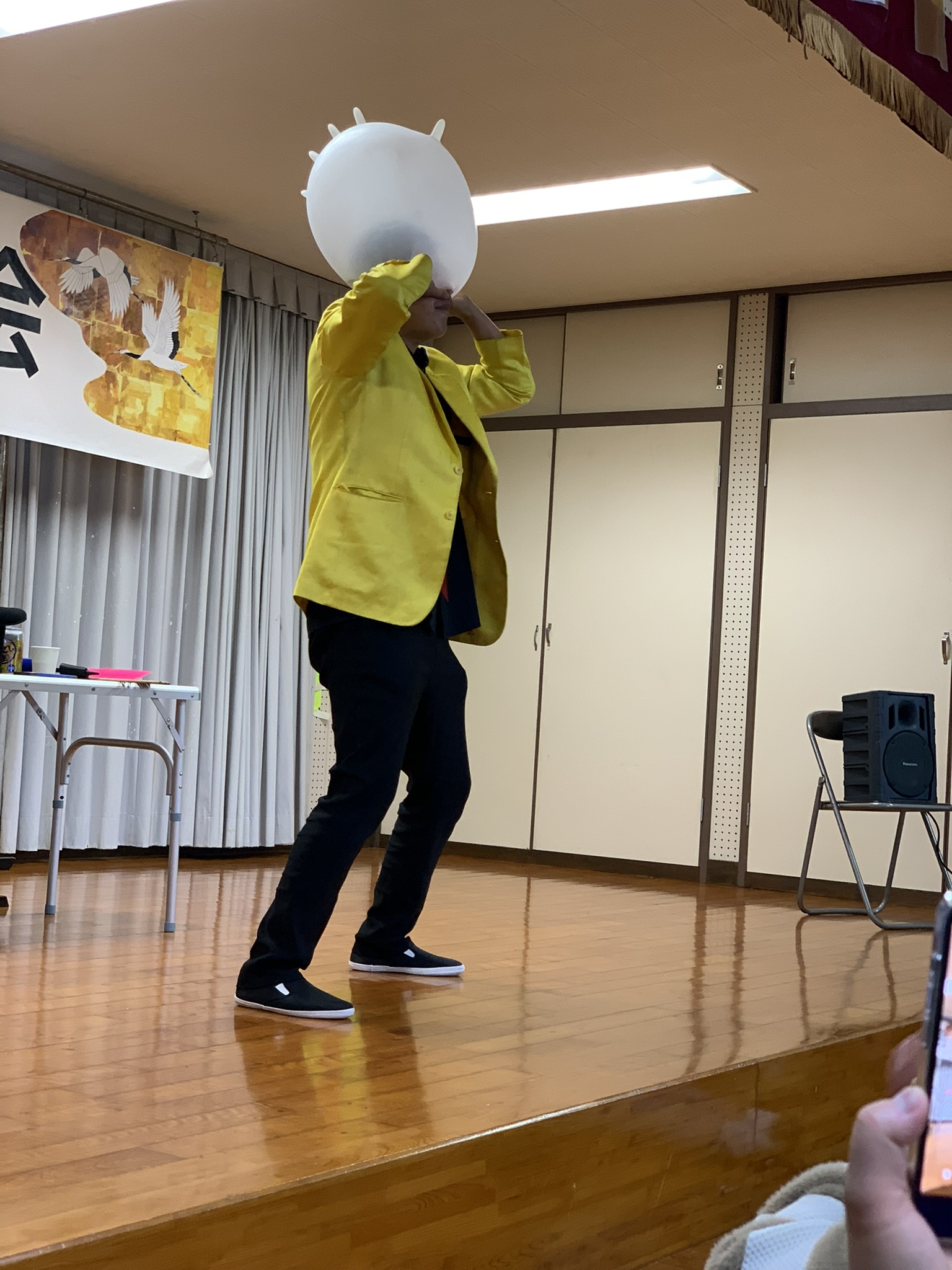【宮崎】都城市内某地区公民館にて長寿祝賀会お笑いマジックーショー〈写真〉