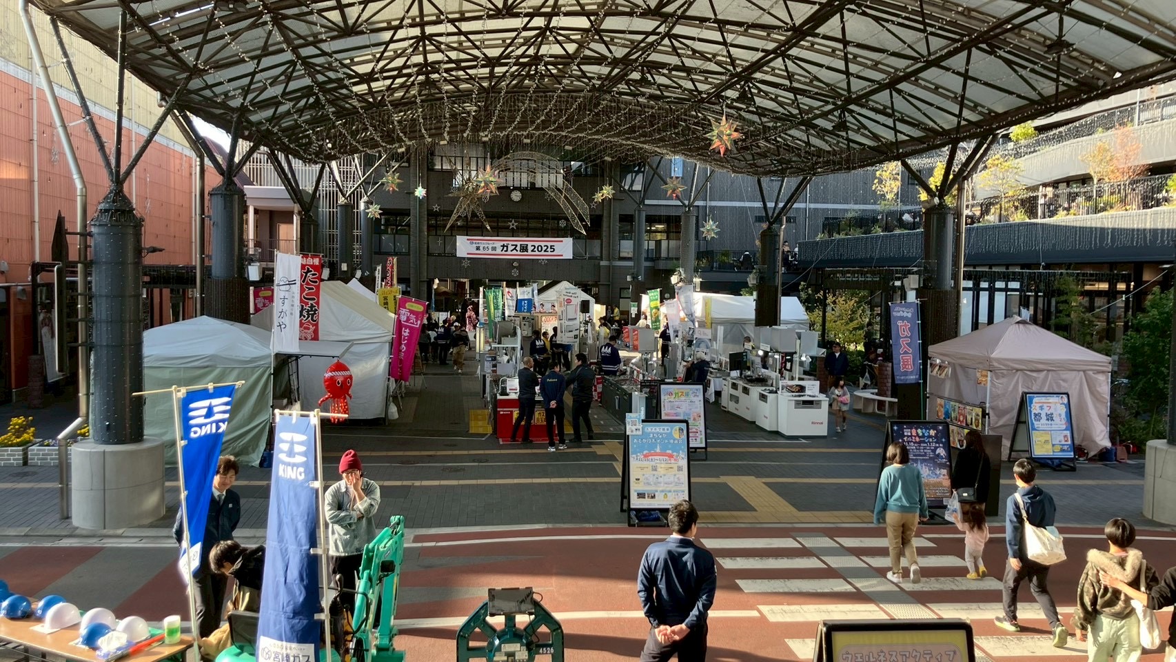 【宮崎】都城市内で行われたガス展にてお笑いマジックショー〈写真〉
