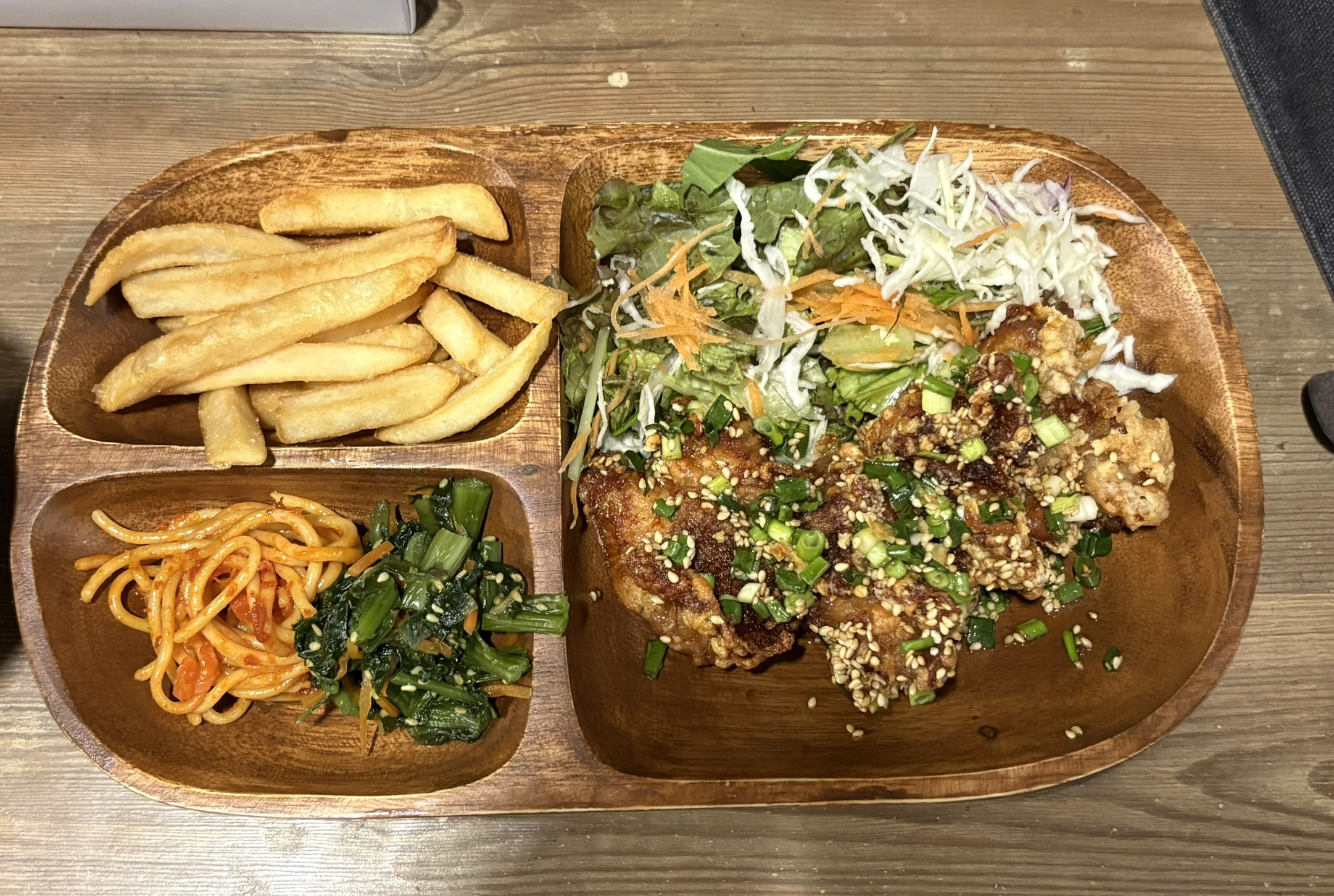 【宮崎】都城市内飲食店「ファーストページ」様にてマジックパフォーマンス〈写真〉