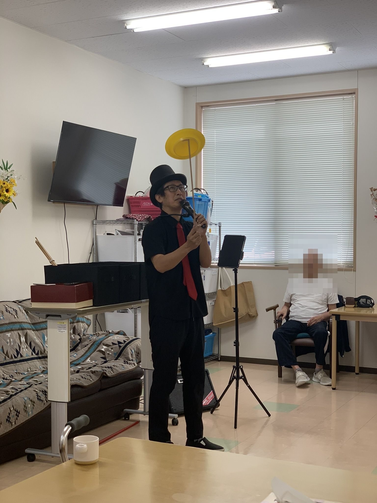 【宮崎】都城市内某高齢者施設にてお笑いマジックショー＆歌謡ショー〈写真〉