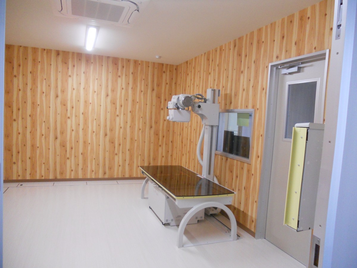 レントゲン室は、車椅子入室可能な広い空間を確保しています