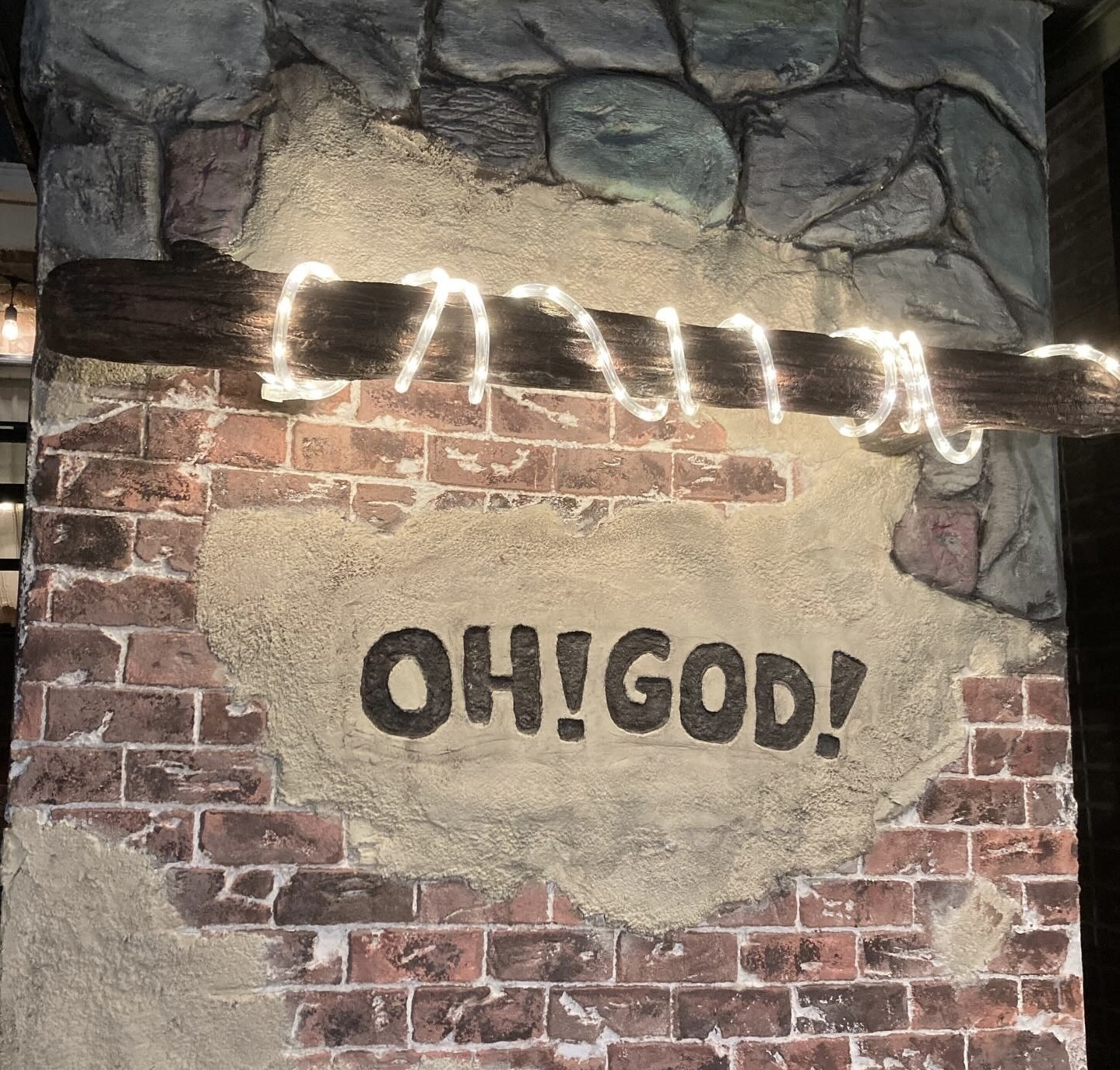 CAFE&DINING OH!GOD!（オー！ゴッド！）戸塚安行 燻製 肉バル 埼玉県