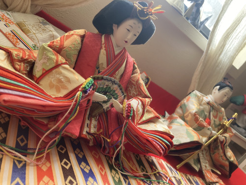 お雛様を飾らせていただきました。