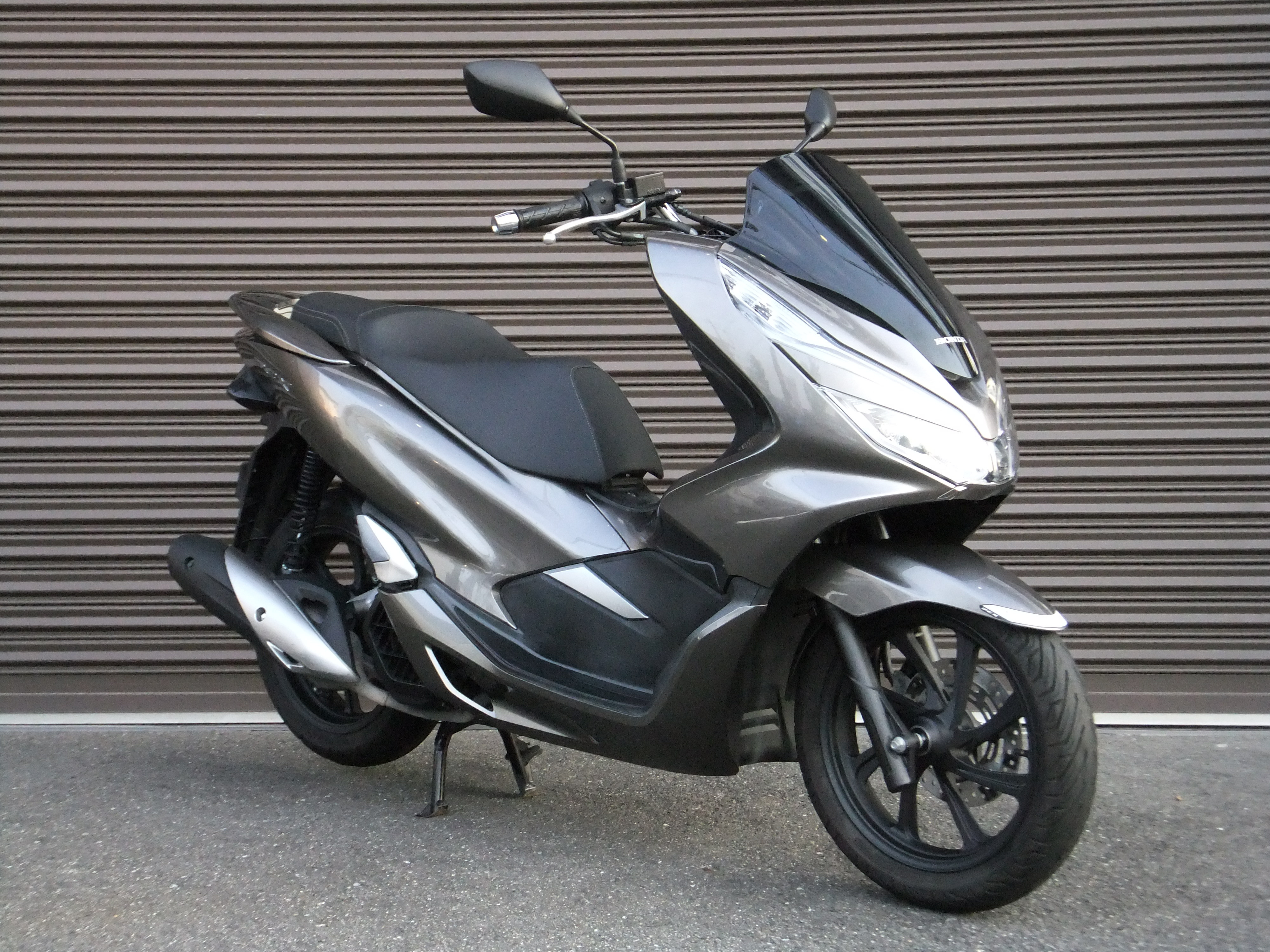 【入荷お知らせ】JF81型PCX125の中古車が入荷しました。