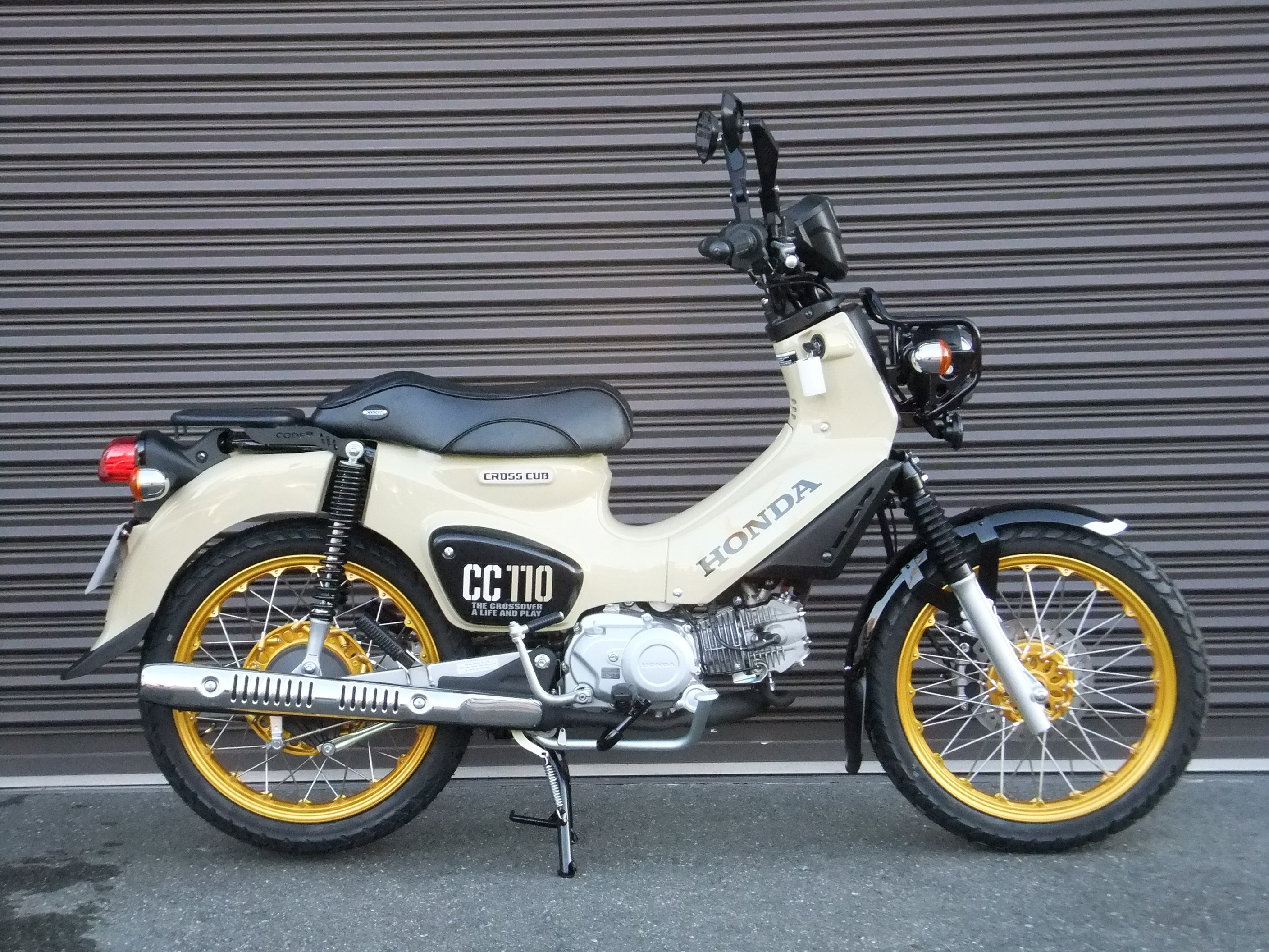 クロスカブ110のカスタム車、店頭展示中！お気軽にお問い合わせ下さい。