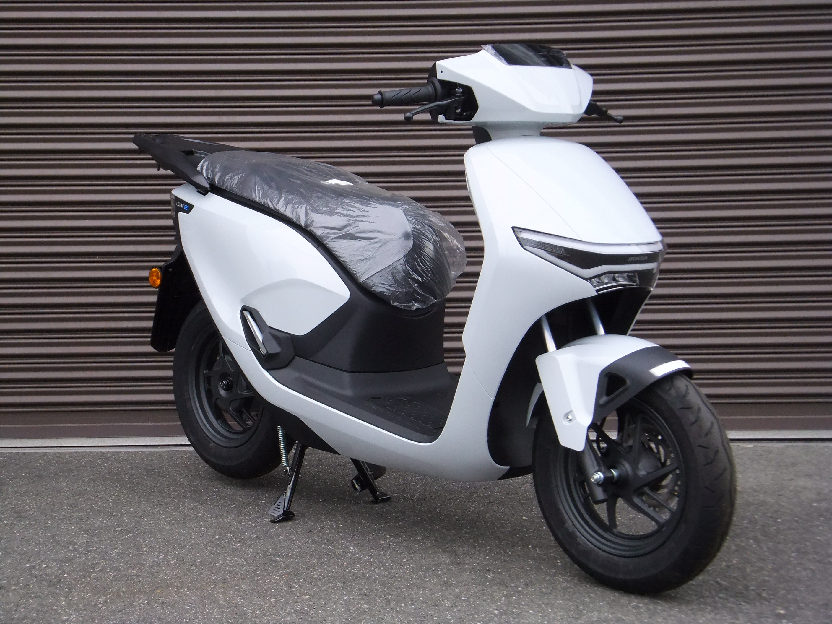 パールジュビリーホワイトのCuv e:が入荷しました。