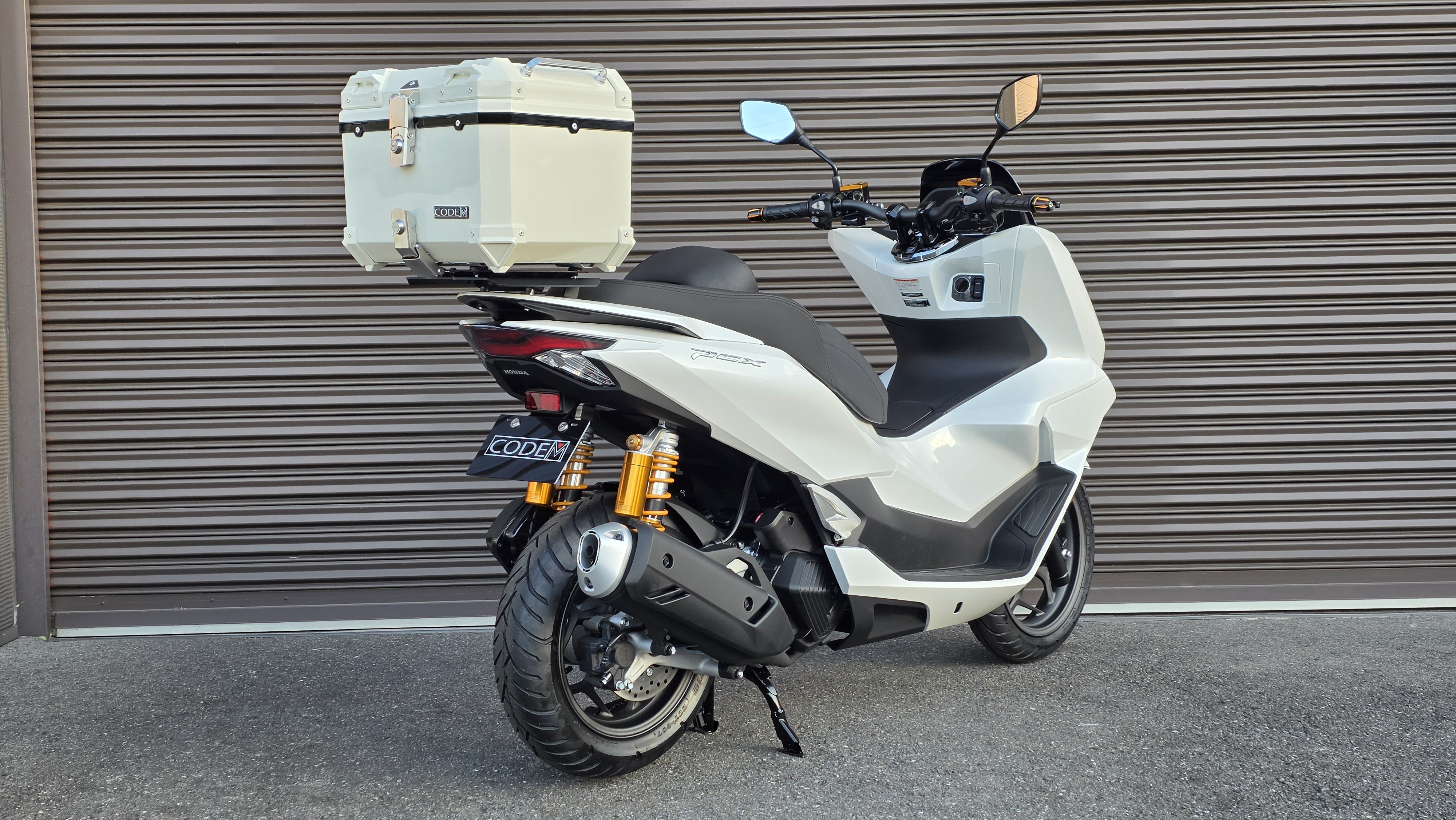 JK05型PCX　バーハンカスタムです。
