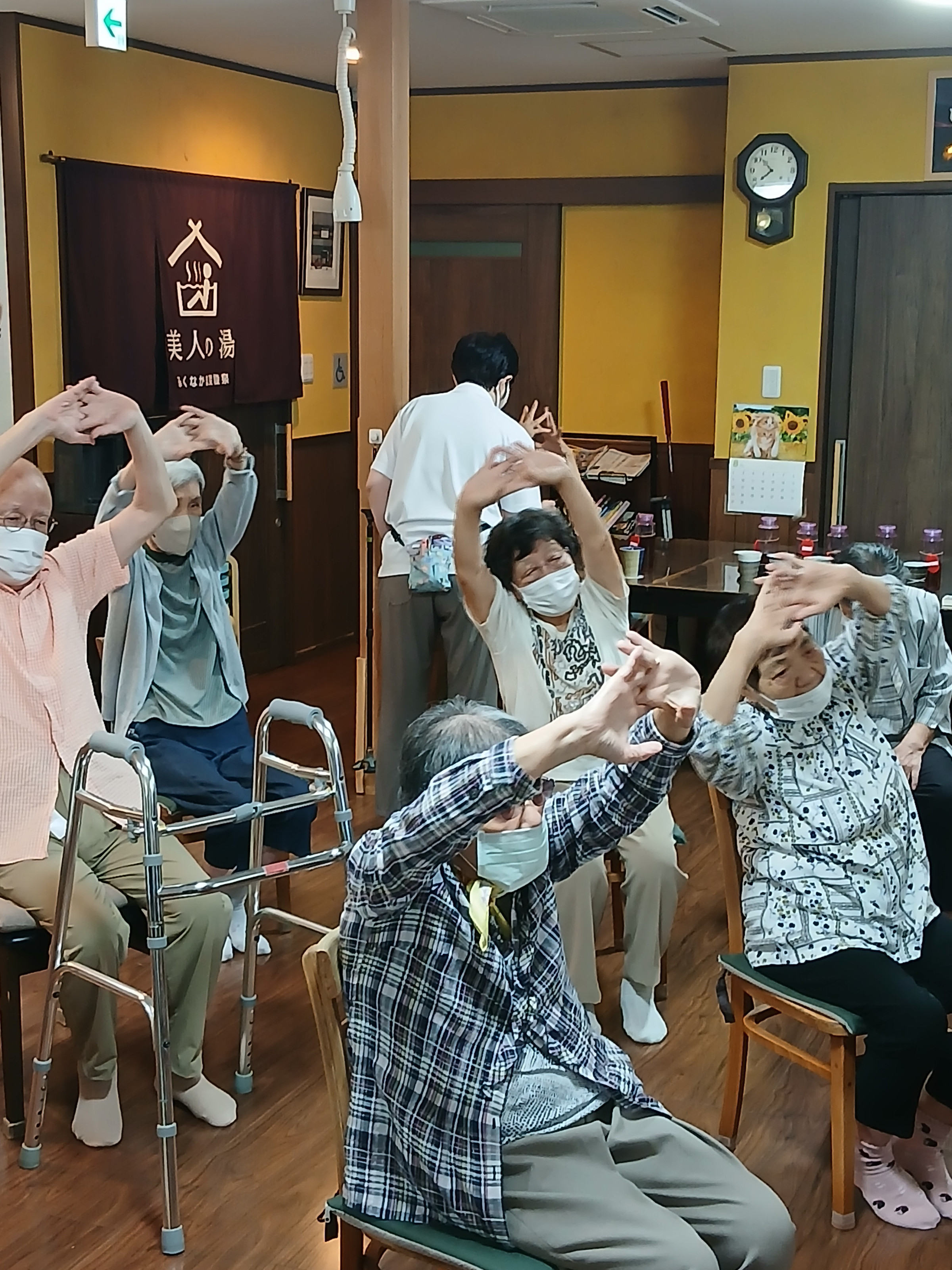 8月は熱中症警戒アラート発令等で散歩に行けません！体操頑張ってます！！