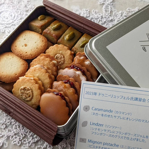 ドゥニ・リュッフェル氏　クッキー缶.jpg