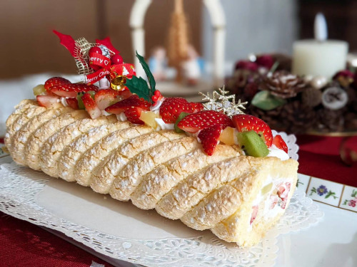 2023 クリスマスフルーツのロールケーキ ①.jpg