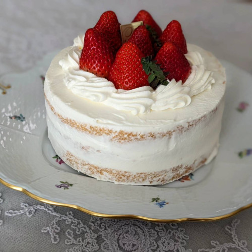 苺のショートケーキ　ホール　①.jpg