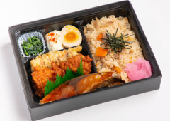 ブリ照焼&唐揚の炊き込みご飯弁当