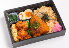 アジフライ和風おろし・唐揚の炊き込みご飯弁当