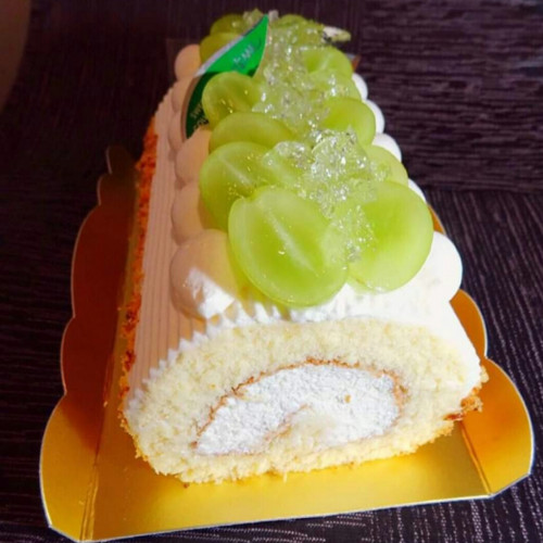 季節のロールケーキ・シャインマスカット