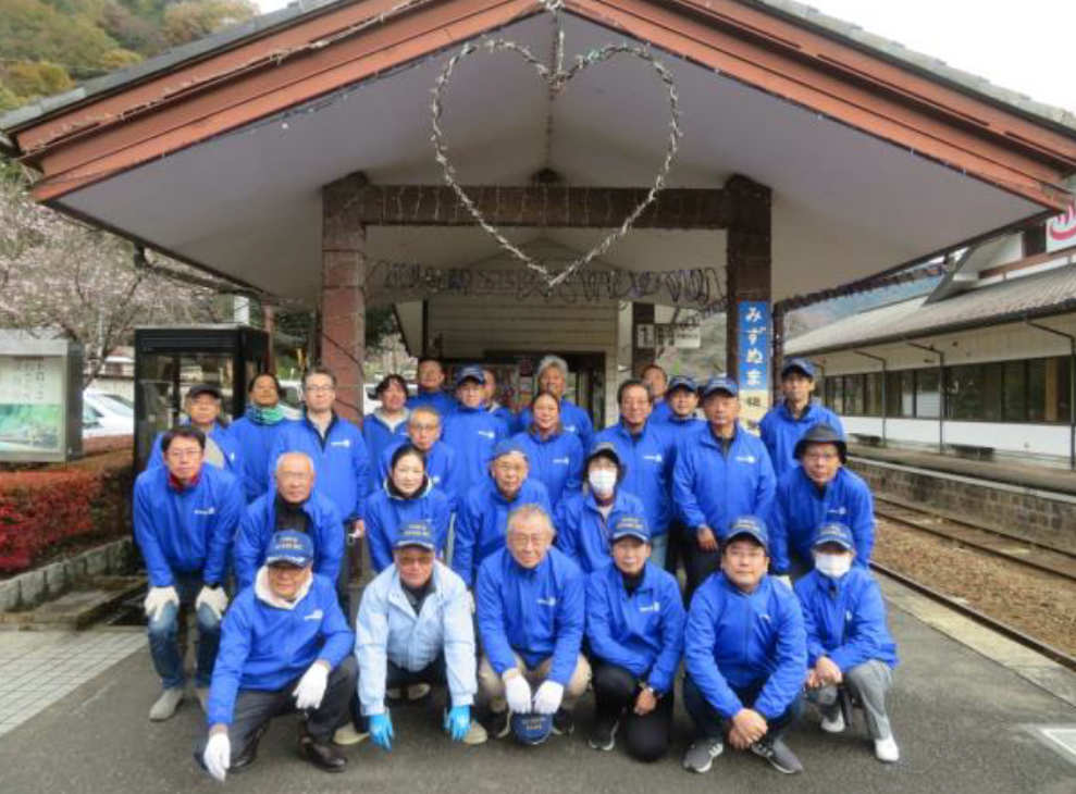 社会奉仕活動　わらたせ渓谷鐡道水沼駅イルミネーション設置