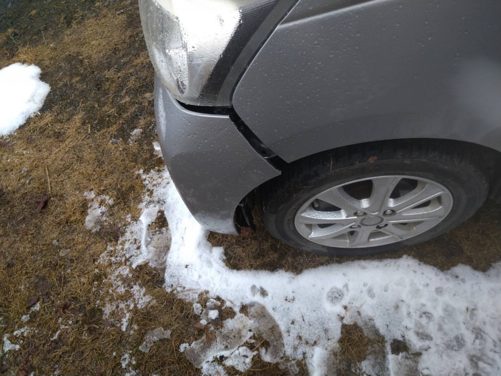 バンパー修理ビフォー