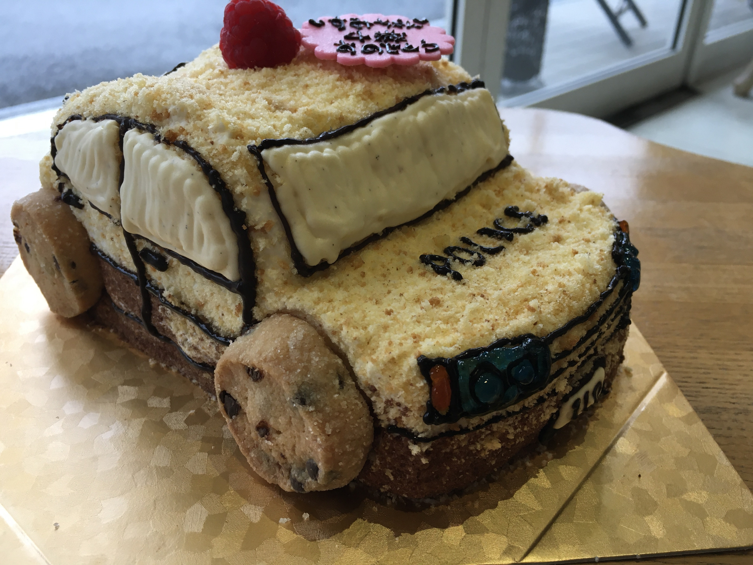 パトカー型ケーキ（特注形を変えるケーキ）