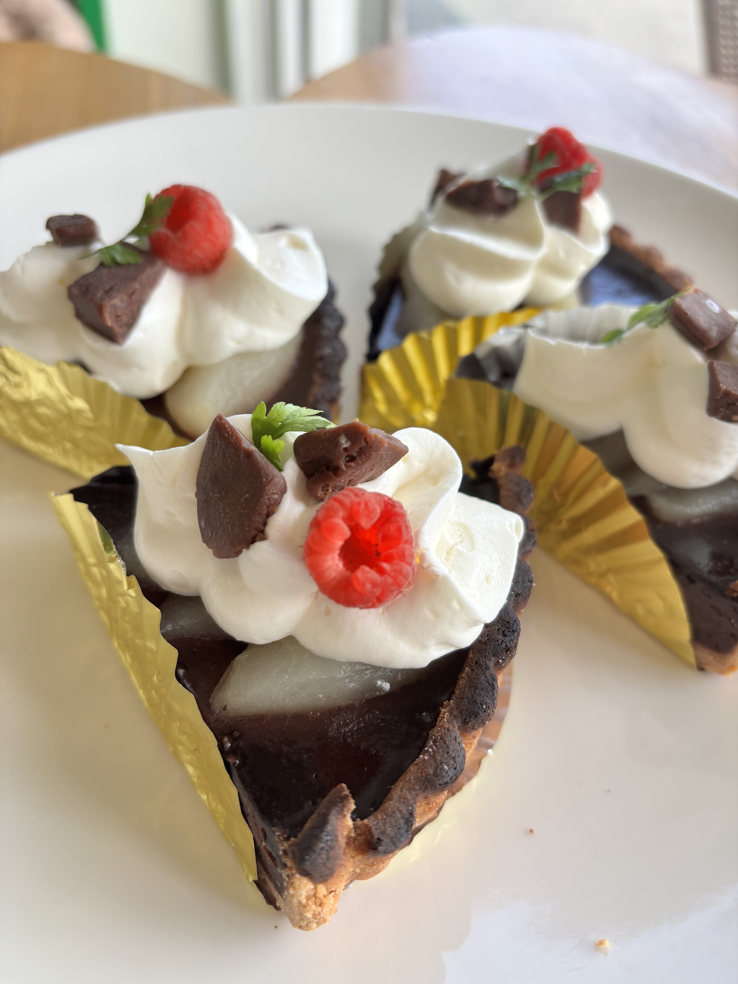 ショコラポワール（濃厚チョコレート&amp;ラフランスのタルト）