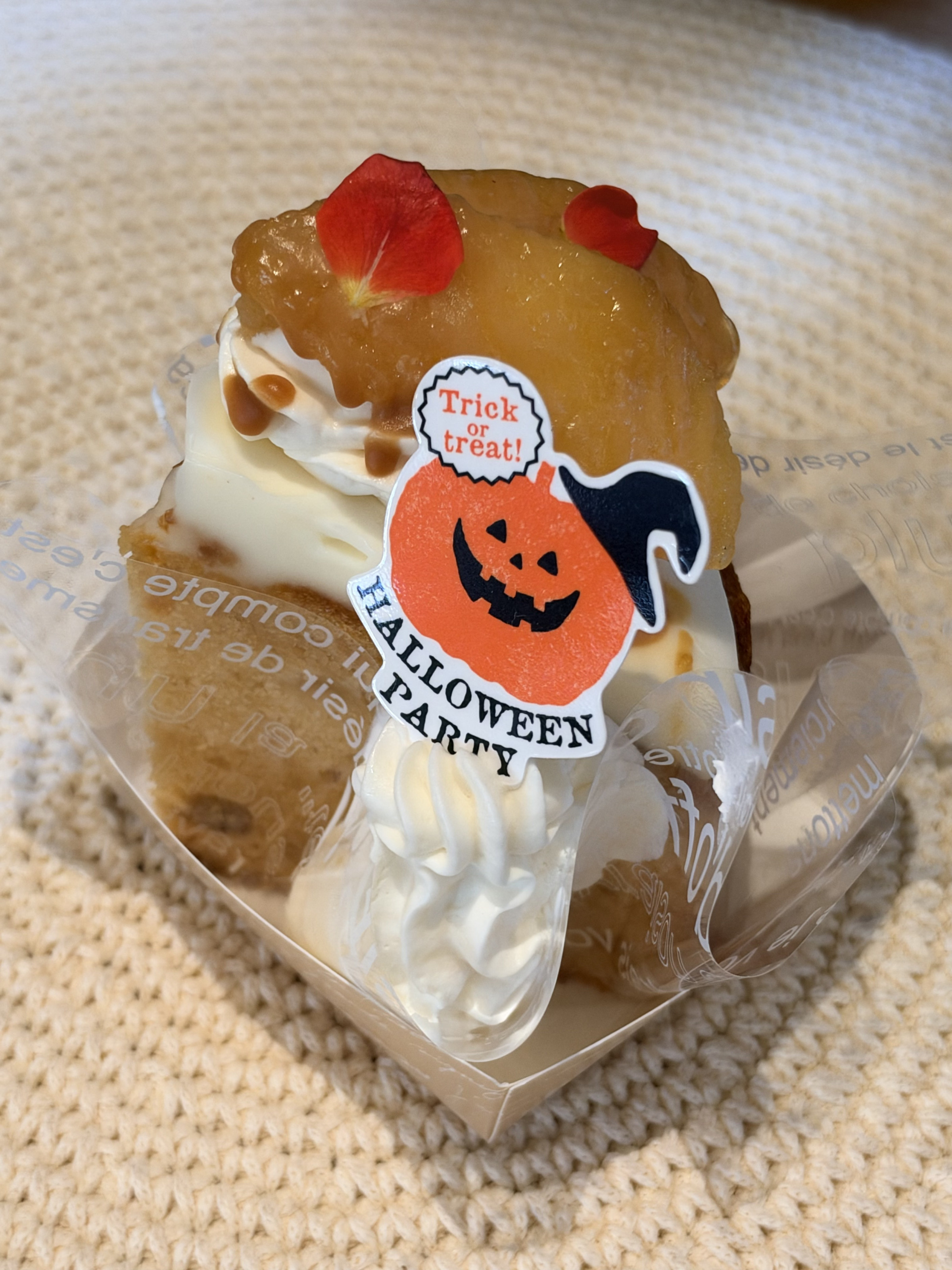 『ポム』　キャラメルリンゴのベイクドケーキ