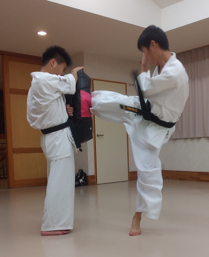 回し蹴り