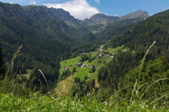 small-alpine-village-1639266.jpg
