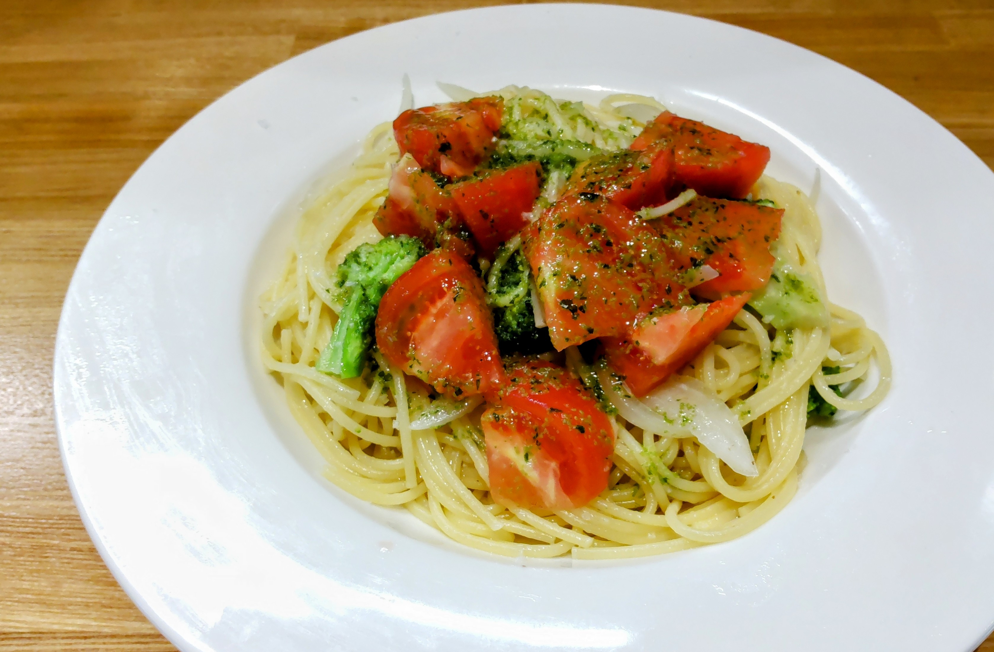 トマトと季節野菜のオイルパスタ