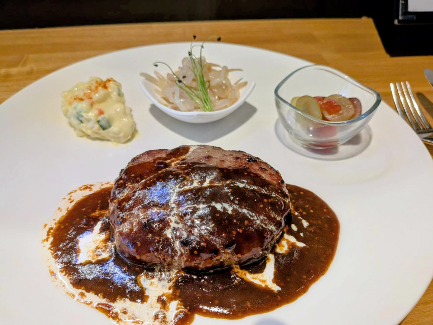【ランチ】自家製 プレミアム ビーフハンバーグ 