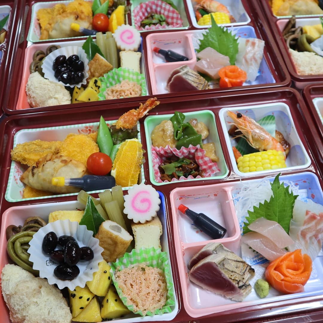刺身入りパック料理