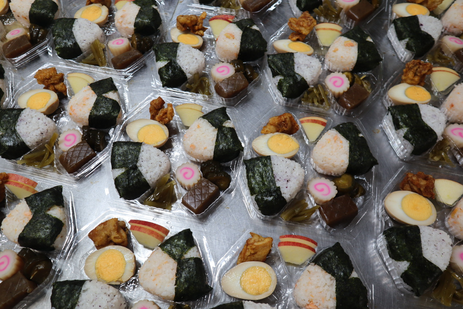 おにぎり弁当