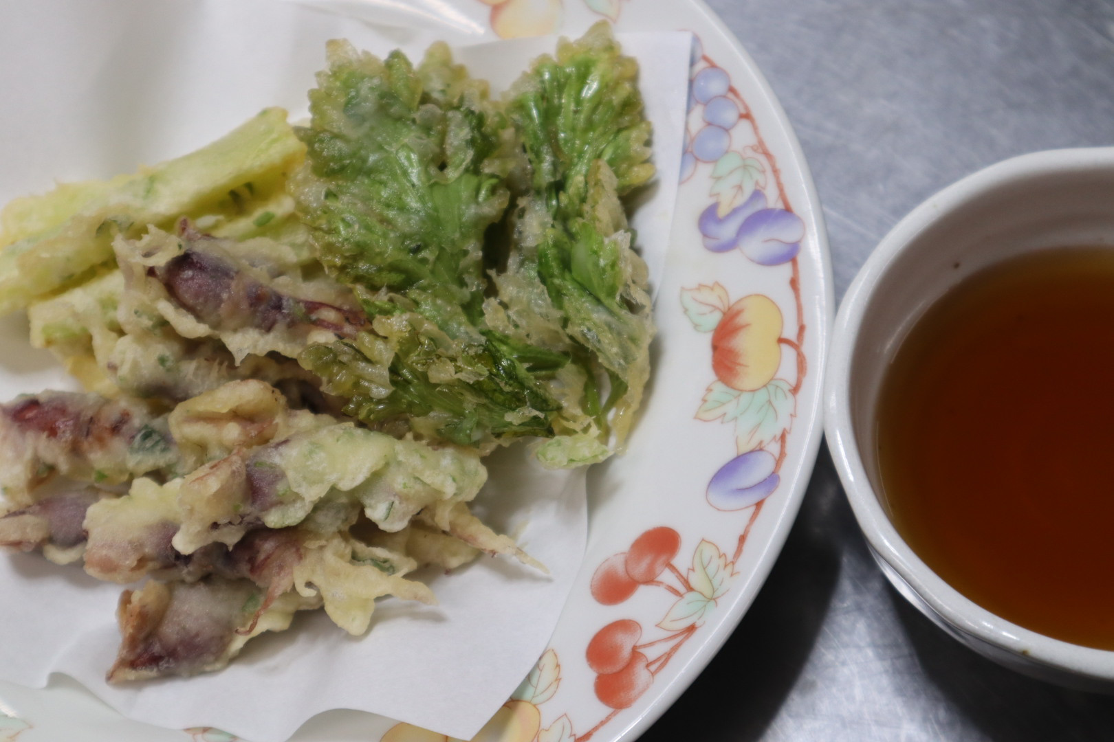 ホタルイカとセロリの天ぷら盛り合わせ