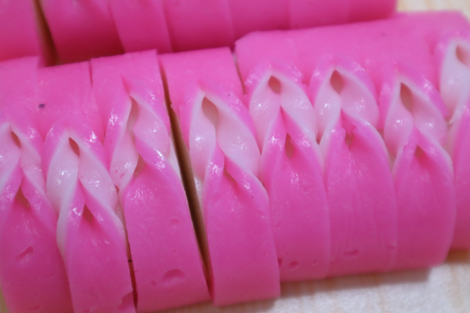 ほぼほぼピンク！蒲鉾の飾り切り