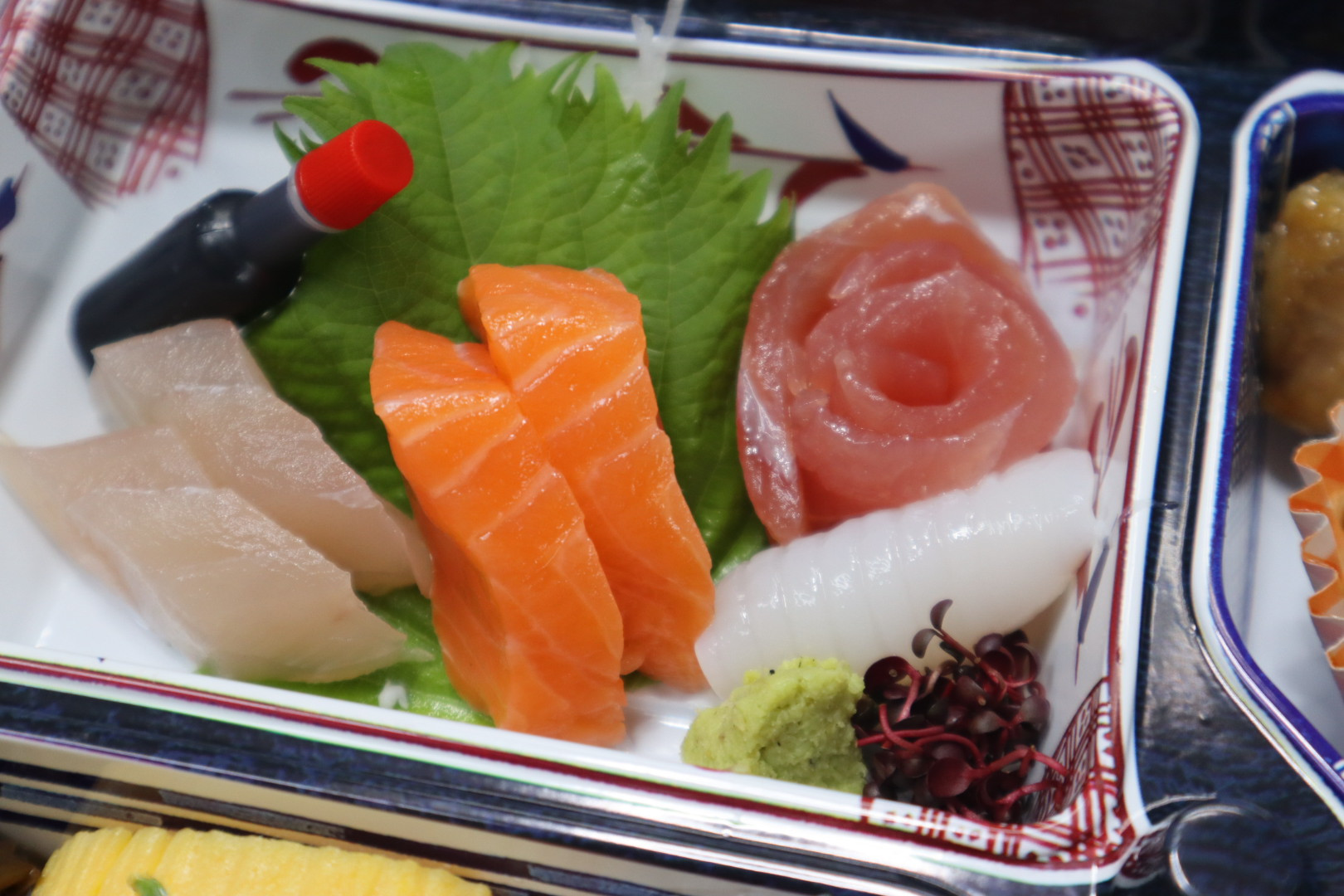 刺身入り豪華弁当！