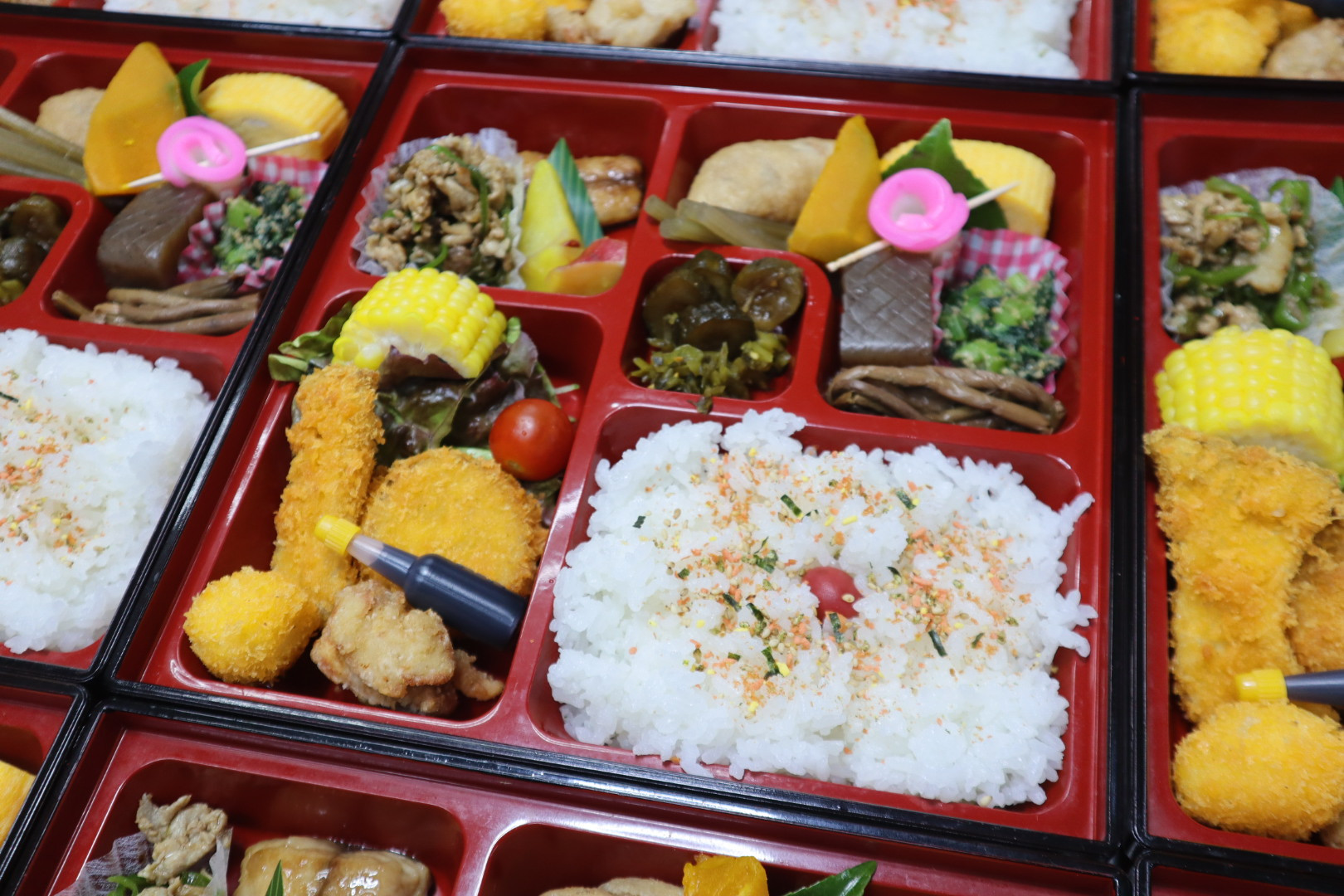 地元産の新鮮野菜いっぱいのお弁当
