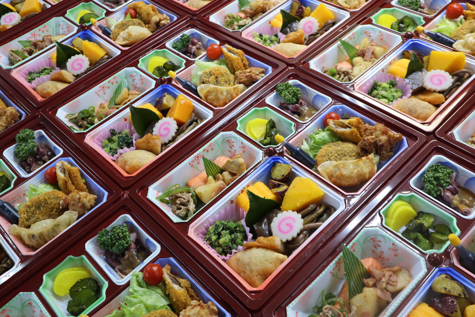 神社の春祭りのパック料理でした