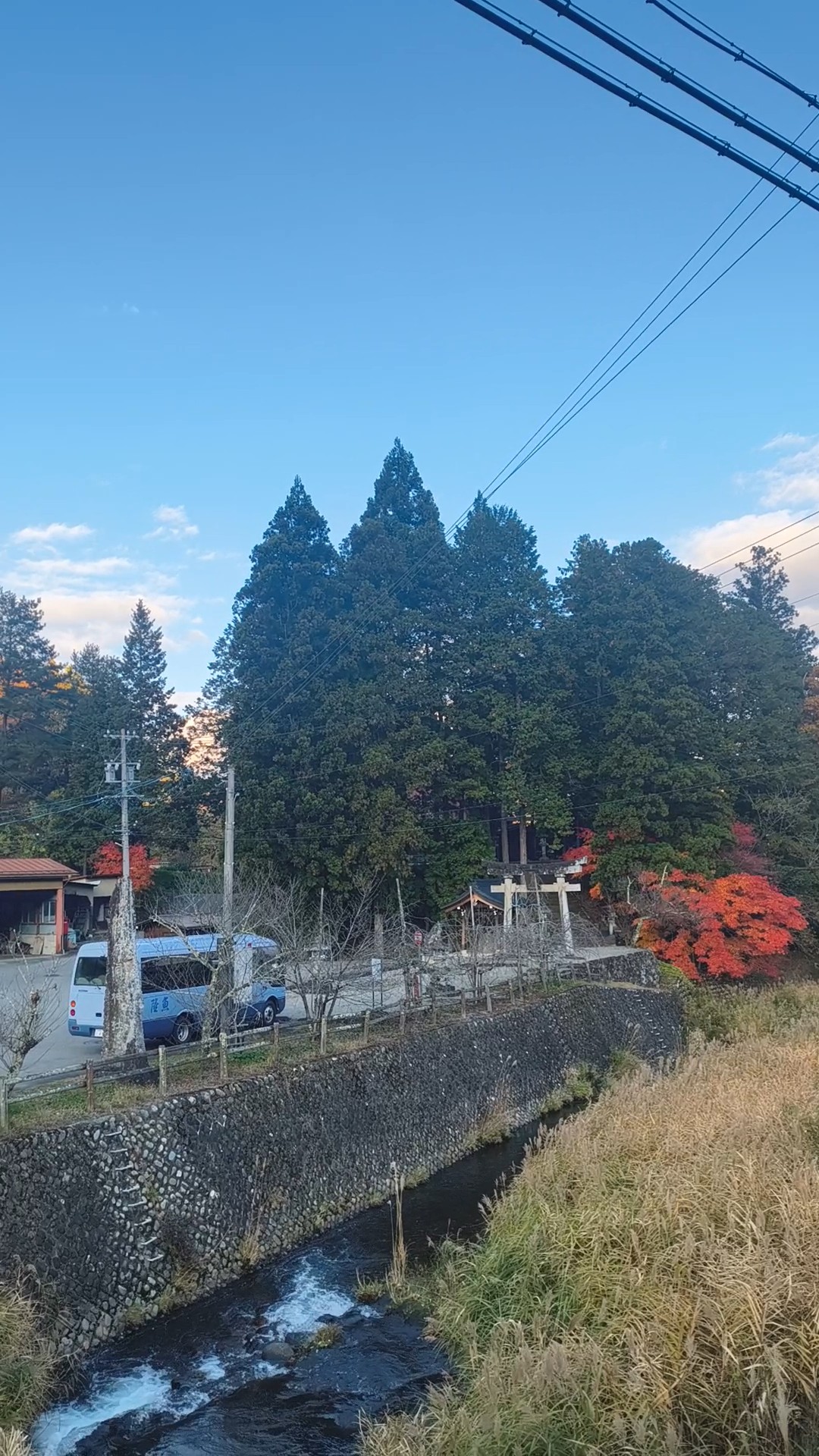 送迎バスのタイヤ交換をしました