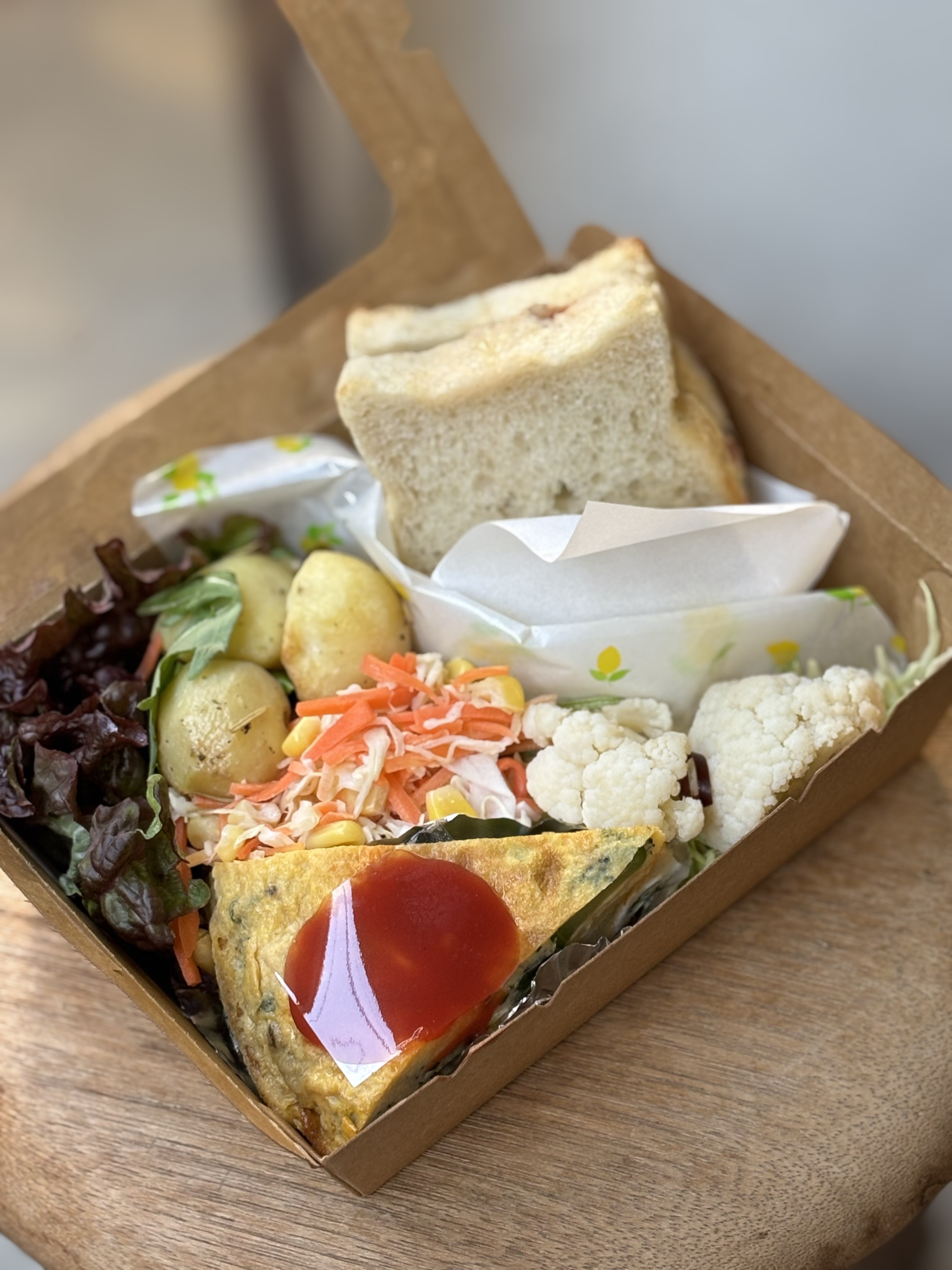 チタチタ喫茶さんのランチボックス。